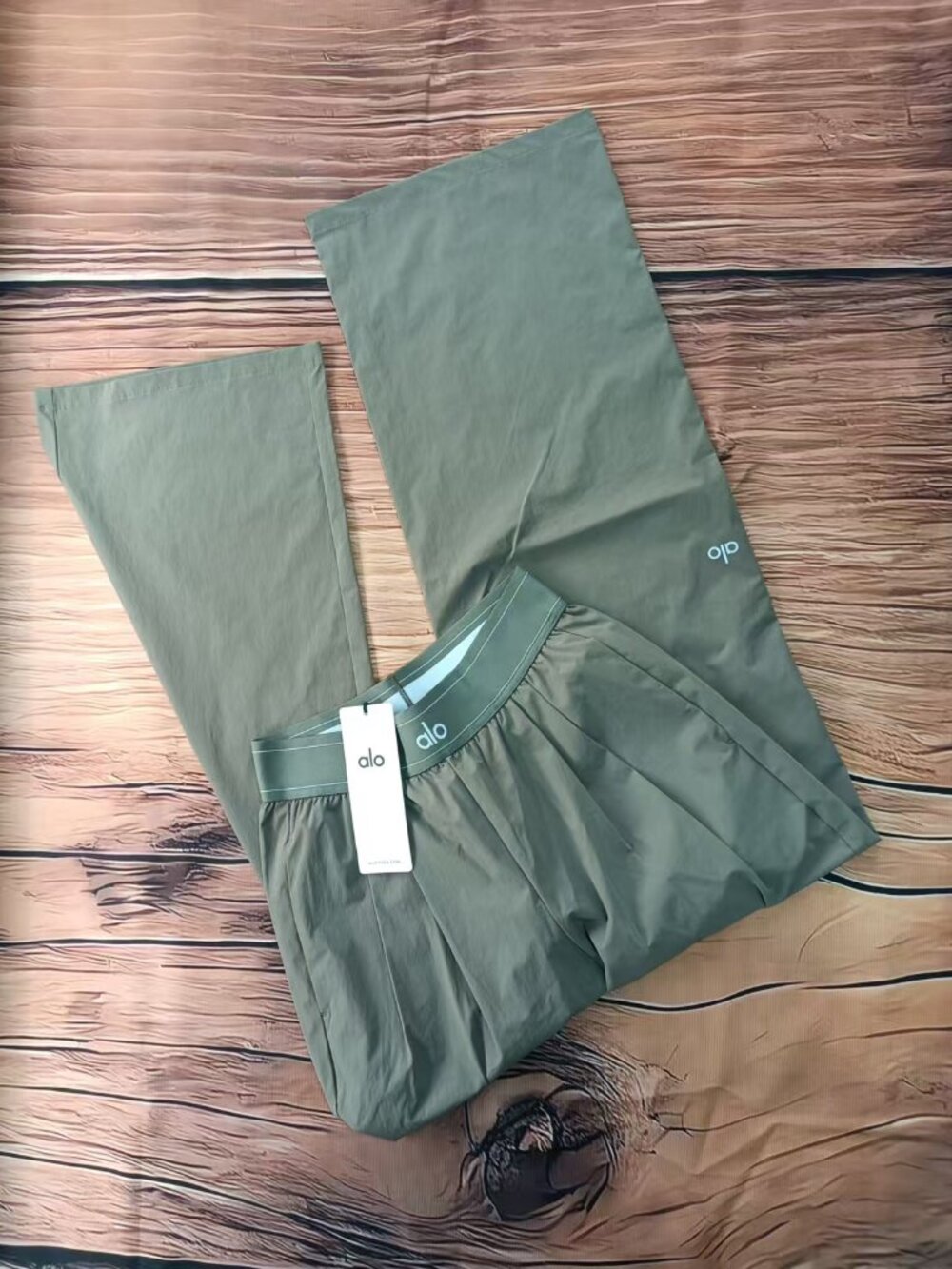 🎄Alo Yoga Suit Up Trouser Olive Color (Regular Version) - Picture 3 of 5